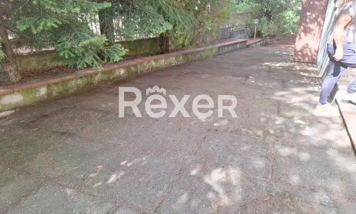 Rexer-CoriglianoRossano-Villa-indipendente-su-due-livelli-con-ampio-giardino-e-garage-Altro
