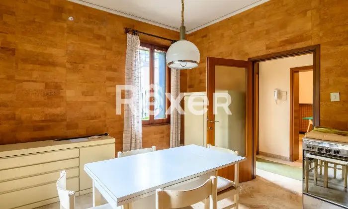 Rexer-Padova-Ampio-appartamento-ingresso-indipendente-disposto-su-due-livelli-con-posto-auto-Altro