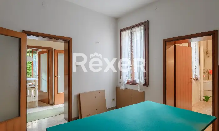 Rexer-Padova-Ampio-appartamento-ingresso-indipendente-disposto-su-due-livelli-con-posto-auto-Altro