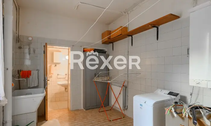 Rexer-Padova-Ampio-appartamento-ingresso-indipendente-disposto-su-due-livelli-con-posto-auto-Altro