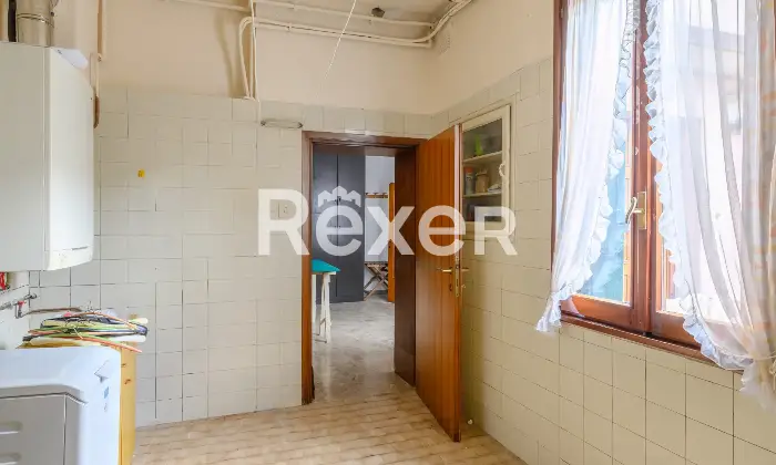 Rexer-Padova-Ampio-appartamento-ingresso-indipendente-disposto-su-due-livelli-con-posto-auto-Altro