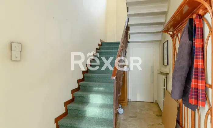 Rexer-Padova-Ampio-appartamento-ingresso-indipendente-disposto-su-due-livelli-con-posto-auto-Altro