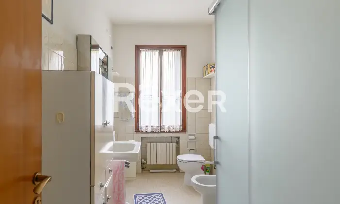 Rexer-Padova-Ampio-appartamento-ingresso-indipendente-disposto-su-due-livelli-con-posto-auto-Altro
