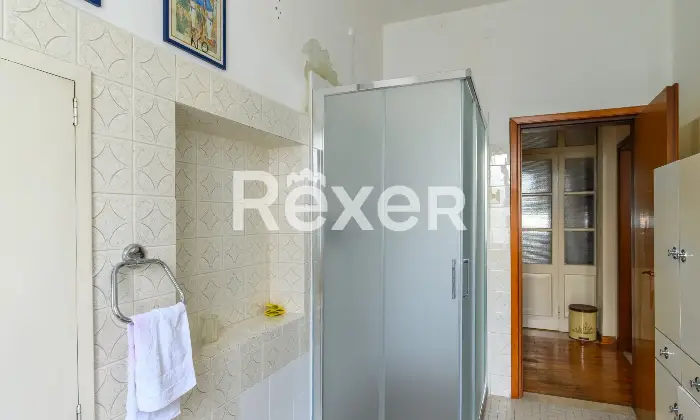 Rexer-Padova-Ampio-appartamento-ingresso-indipendente-disposto-su-due-livelli-con-posto-auto-Altro