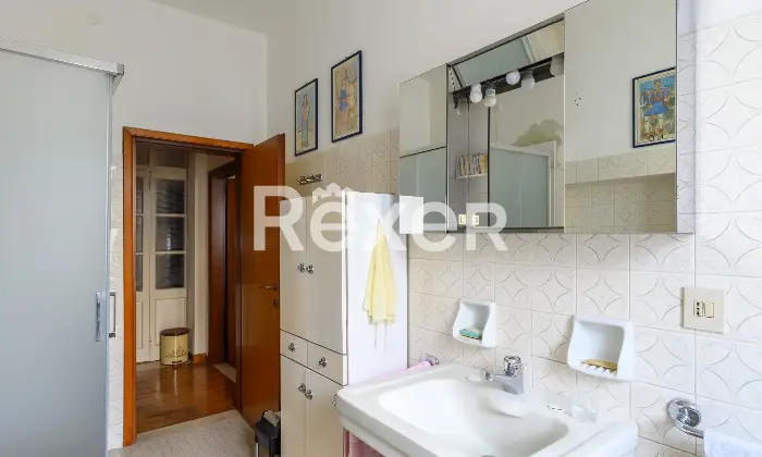 Rexer-Padova-Ampio-appartamento-ingresso-indipendente-disposto-su-due-livelli-con-posto-auto-Altro