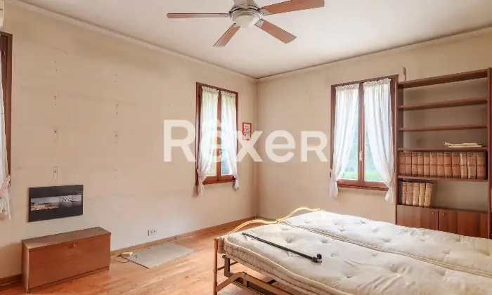Rexer-Padova-Ampio-appartamento-ingresso-indipendente-disposto-su-due-livelli-con-posto-auto-Altro
