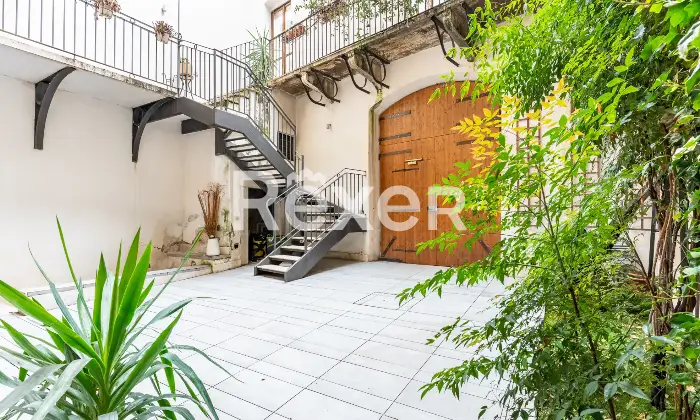 Rexer-BRESCIA-Palazzo-composto-da-tre-unit-con-corte-esclusiva-Altro