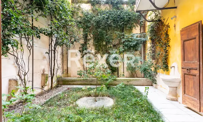 Rexer-BRESCIA-Palazzo-composto-da-tre-unit-con-corte-esclusiva-Altro