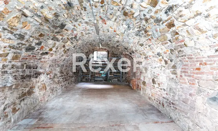 Rexer-BRESCIA-Palazzo-composto-da-tre-unit-con-corte-esclusiva-Altro