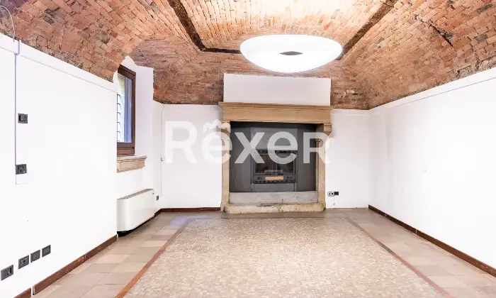 Rexer-BRESCIA-Palazzo-composto-da-tre-unit-con-corte-esclusiva-Altro