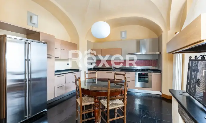 Rexer-BRESCIA-Palazzo-composto-da-tre-unit-con-corte-esclusiva-Altro