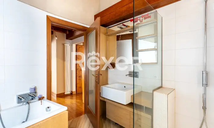 Rexer-BRESCIA-Palazzo-composto-da-tre-unit-con-corte-esclusiva-Altro