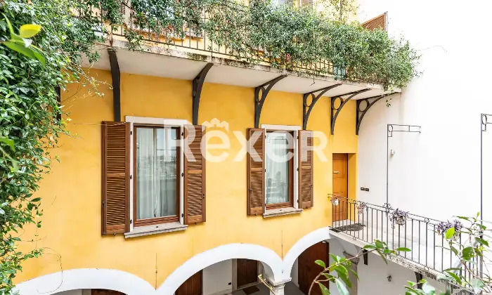 Rexer-BRESCIA-Palazzo-composto-da-tre-unit-con-corte-esclusiva-Altro