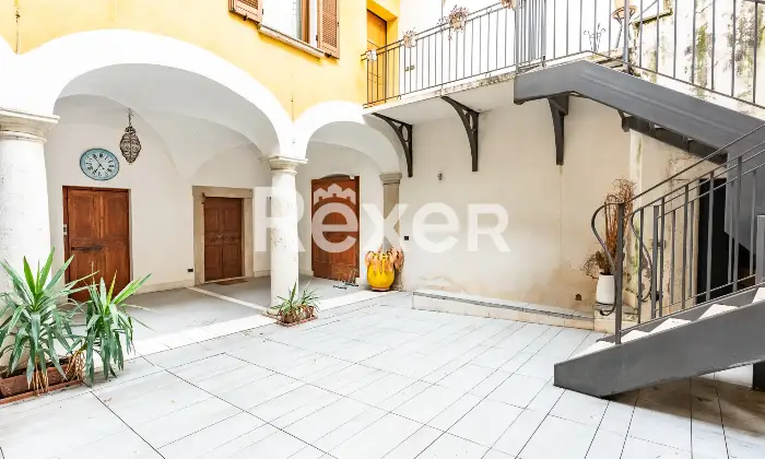 Rexer-BRESCIA-Palazzo-composto-da-tre-unit-con-corte-esclusiva-Altro