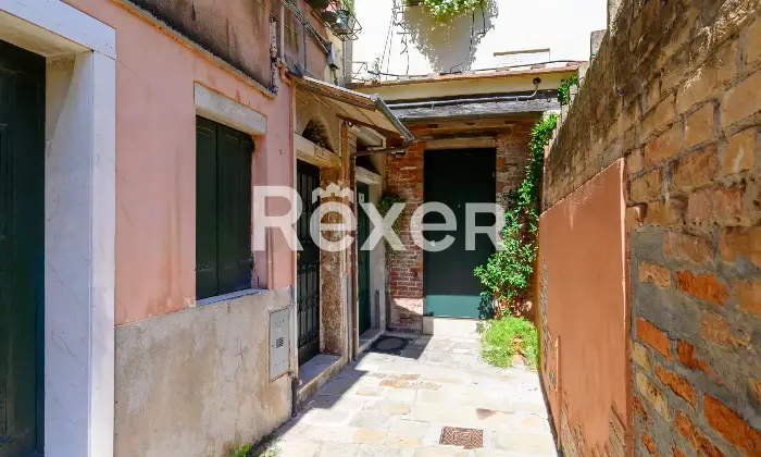 Rexer-Venezia-Appartamento-in-edificio-depoca-con-vista-canale-Altro