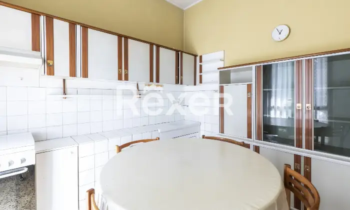 Rexer-Pesaro-Ampio-appartamento-da-ristrutturare-con-box-e-doppio-ingresso-Altro