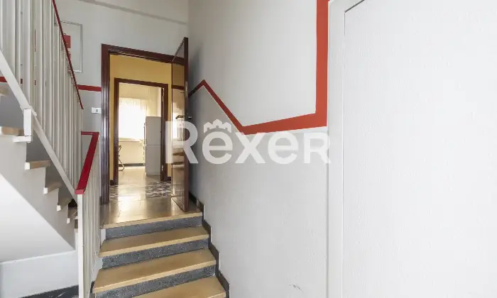 Rexer-Pesaro-Ampio-appartamento-da-ristrutturare-con-box-e-doppio-ingresso-Altro