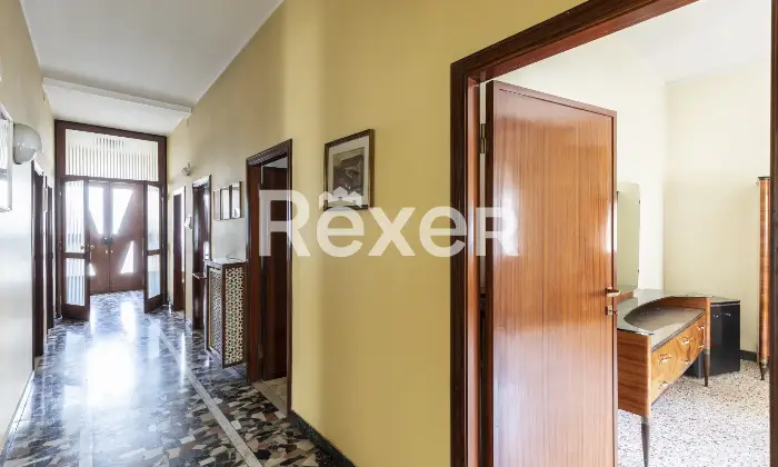 Rexer-Pesaro-Ampio-appartamento-da-ristrutturare-con-box-e-doppio-ingresso-Altro