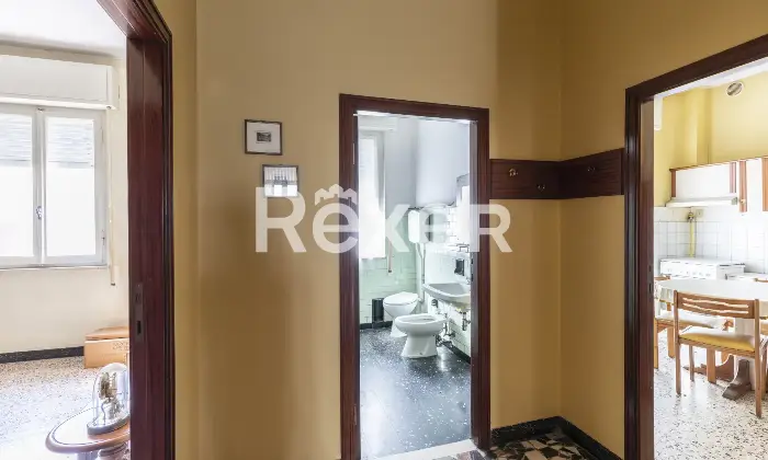 Rexer-Pesaro-Ampio-appartamento-da-ristrutturare-con-box-e-doppio-ingresso-Altro