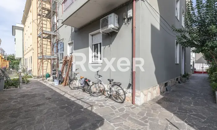 Rexer-Pesaro-Ampio-appartamento-da-ristrutturare-con-box-e-doppio-ingresso-Altro