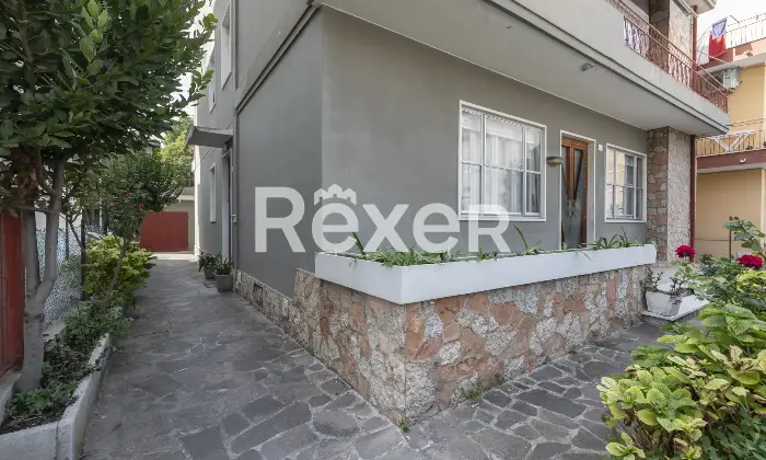 Rexer-Pesaro-Ampio-appartamento-da-ristrutturare-con-box-e-doppio-ingresso-Altro