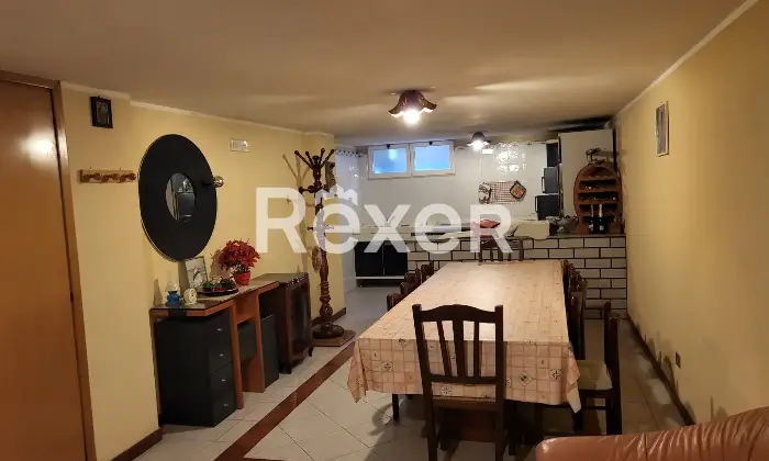 Rexer-Montescaglioso-Ampio-appartamento-con-tavernetta-terrazzo-e-garage-Montescaglioso-Taverna