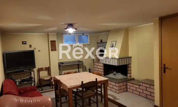 Rexer-Montescaglioso-Ampio-appartamento-con-tavernetta-terrazzo-e-garage-Montescaglioso-Taverna