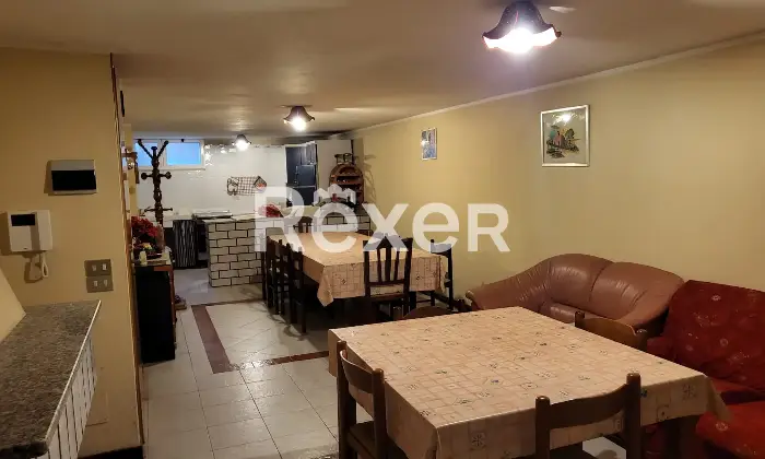 Rexer-Montescaglioso-Ampio-appartamento-con-tavernetta-terrazzo-e-garage-Montescaglioso-Taverna