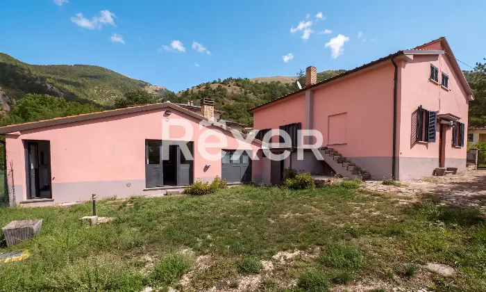 Rexer-Costacciaro-CASA-INDIPENDENTE-CON-GIARDINO-Altro