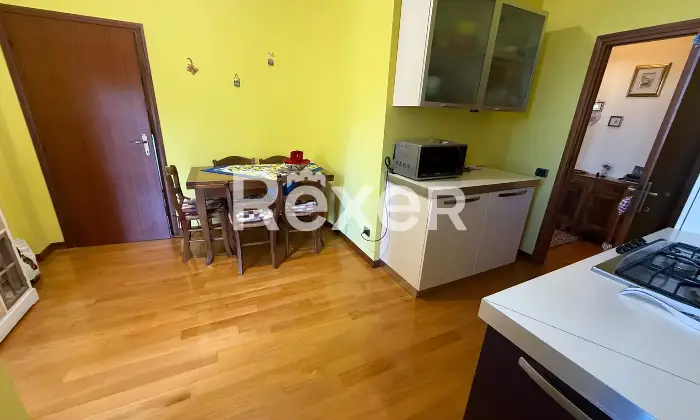 Rexer-Pistoia-Appartamento-al-secondo-piano-con-due-terrazzi-e-garage-Sala-da-pranzo