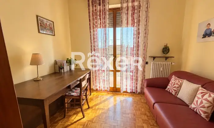 Rexer-Pistoia-Appartamento-al-secondo-piano-con-due-terrazzi-e-garage-Camera