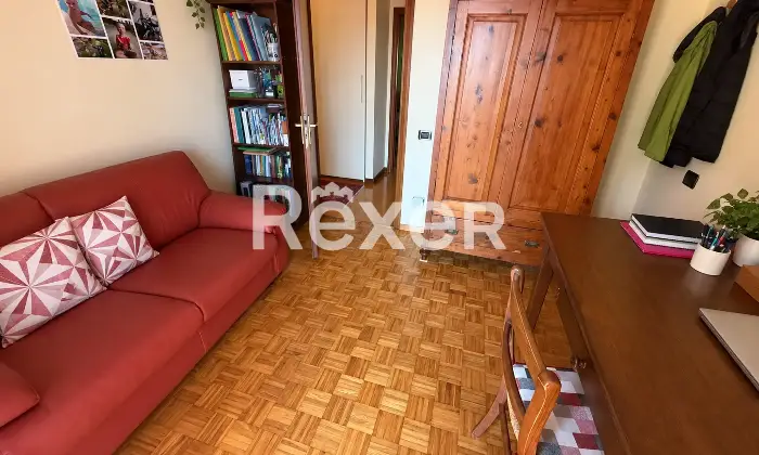 Rexer-Pistoia-Appartamento-al-secondo-piano-con-due-terrazzi-e-garage-Camera