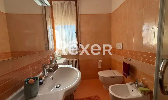Rexer-Pistoia-Appartamento-al-secondo-piano-con-due-terrazzi-e-garage-Bagno