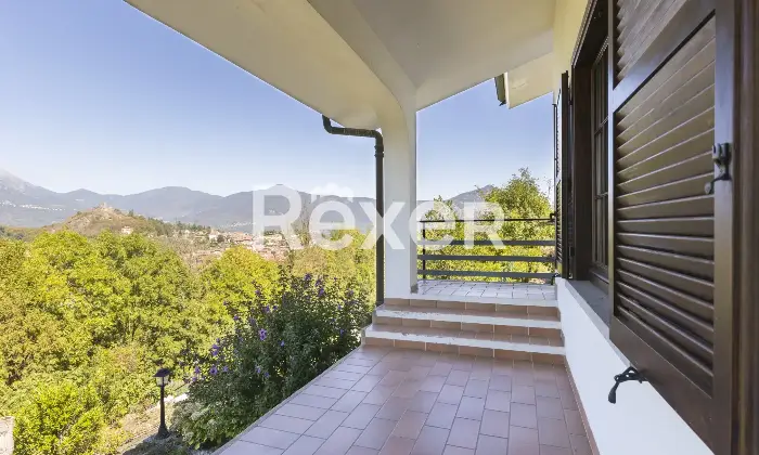 Rexer-Avigliana-Villa-indipendente-su-lati-Altro