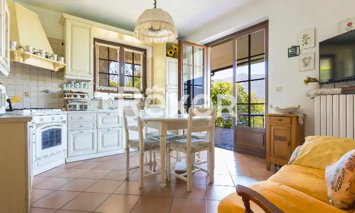 Rexer-Avigliana-Villa-indipendente-su-lati-Altro
