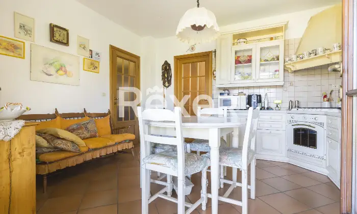 Rexer-Avigliana-Villa-indipendente-su-lati-Altro