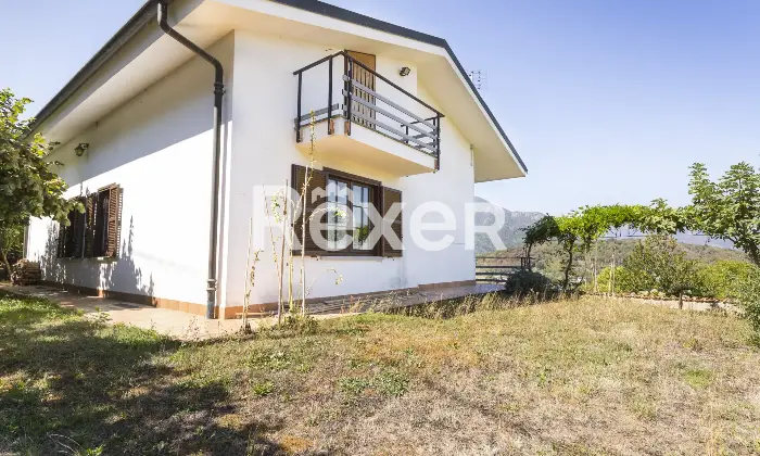 Rexer-Avigliana-Villa-indipendente-su-lati-Altro