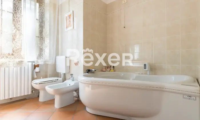 Rexer-Avigliana-Villa-indipendente-su-lati-Altro