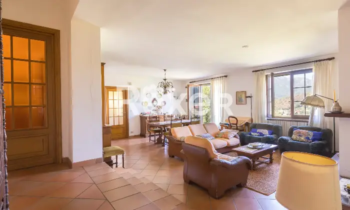 Rexer-Avigliana-Villa-indipendente-su-lati-Altro