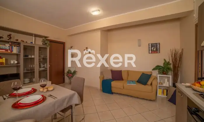 Rexer-Livorno-Appartamento-centralissimo-ottimo-stato-Salone
