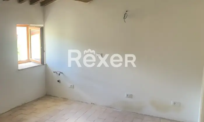 Rexer-San-Ginesio-Casale-indipendente-completamente-ristrutturato-con-giardino-e-ampio-terrazzo-San-Ginesio-MC-Cucina