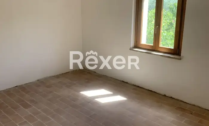 Rexer-San-Ginesio-Casale-indipendente-completamente-ristrutturato-con-giardino-e-ampio-terrazzo-San-Ginesio-MC-CameraDaLetto