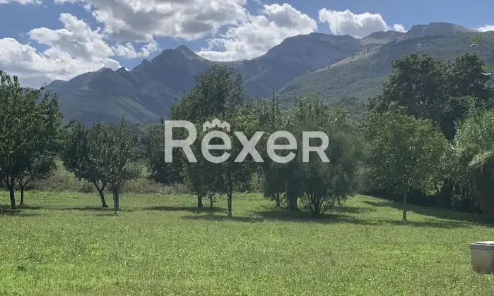 Rexer-San-Ginesio-Casale-indipendente-completamente-ristrutturato-con-giardino-e-ampio-terrazzo-San-Ginesio-MC-Giardino
