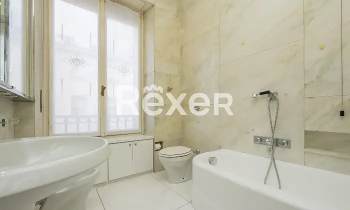 Rexer-Milano-VIA-VISCONTI-DI-MODRONE-PRESTIGIOSO-APPARTAMENTO-DI-MQ-AL-QUINTO-PIANO-CON-BOX-E-POSTO-AUTO-Altro