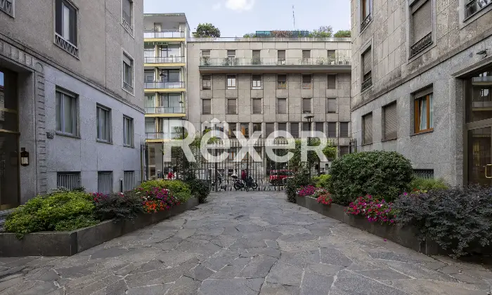 Rexer-Milano-VIA-VISCONTI-DI-MODRONE-PRESTIGIOSO-APPARTAMENTO-DI-MQ-AL-QUINTO-PIANO-CON-BOX-E-POSTO-AUTO-Altro