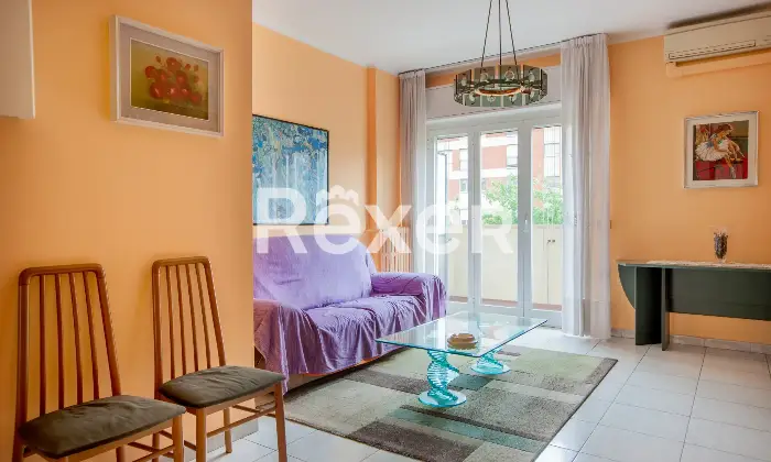 Rexer-Milano-TRILOCALE-DI-MQ-CON-BALCONE-Soggiorno