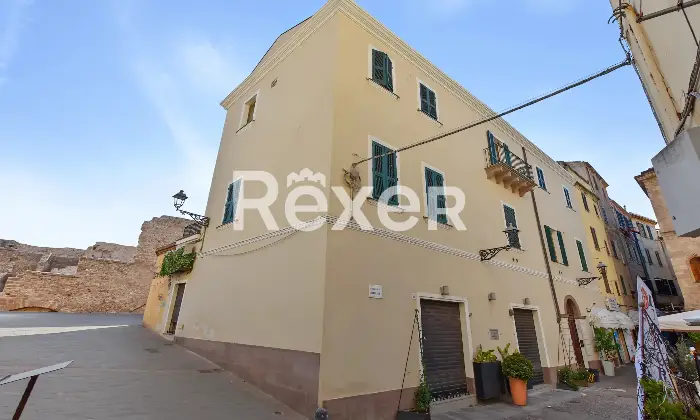 Rexer-Alghero-Alghero-Piazza-Civica-Prestigioso-palazzo-storico-con-attico-ristrutturato-e-splendida-terrazza-panoramica-sulle-mura-Facciata