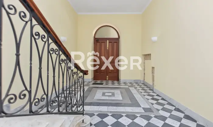 Rexer-Alghero-Alghero-Piazza-Civica-Prestigioso-palazzo-storico-con-attico-ristrutturato-e-splendida-terrazza-panoramica-sulle-mura-Ingresso