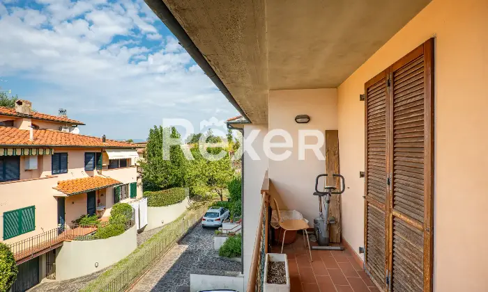 Rexer-Scandicci-Scandicci-Badia-a-Settimo-in-posizione-silenziosa-e-nel-verde-villetta-con-giardino-e-garage-Terrazzo