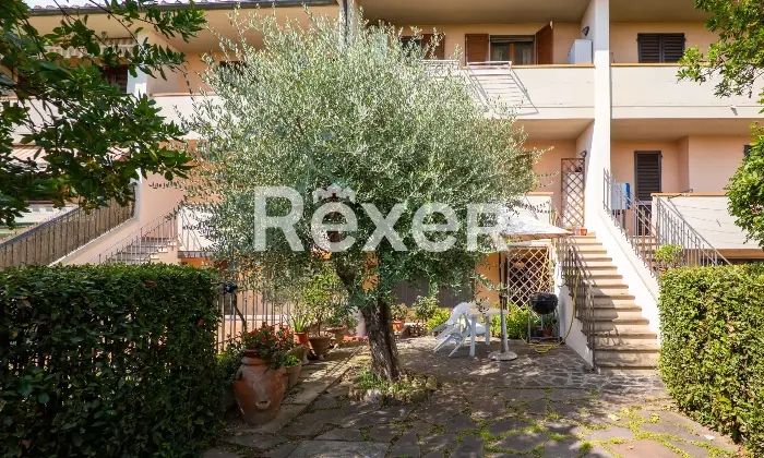 Rexer-Scandicci-Scandicci-Badia-a-Settimo-in-posizione-silenziosa-e-nel-verde-villetta-con-giardino-e-garage-Giardino